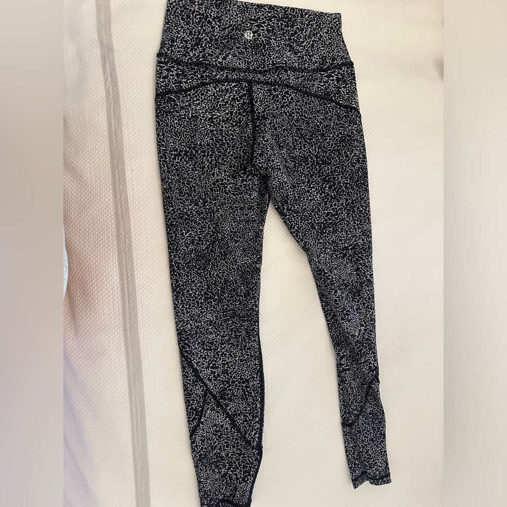 Black and White Lululemon leggings